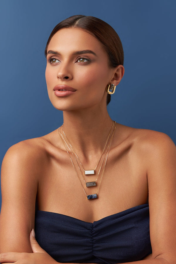 Colar Estrutura - Porcelana Branca | Semijoia Banhada a Ouro 18K