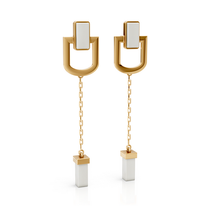 Brinco Presença - Porcelana Branca | Semijoia Banhada a Ouro 18K