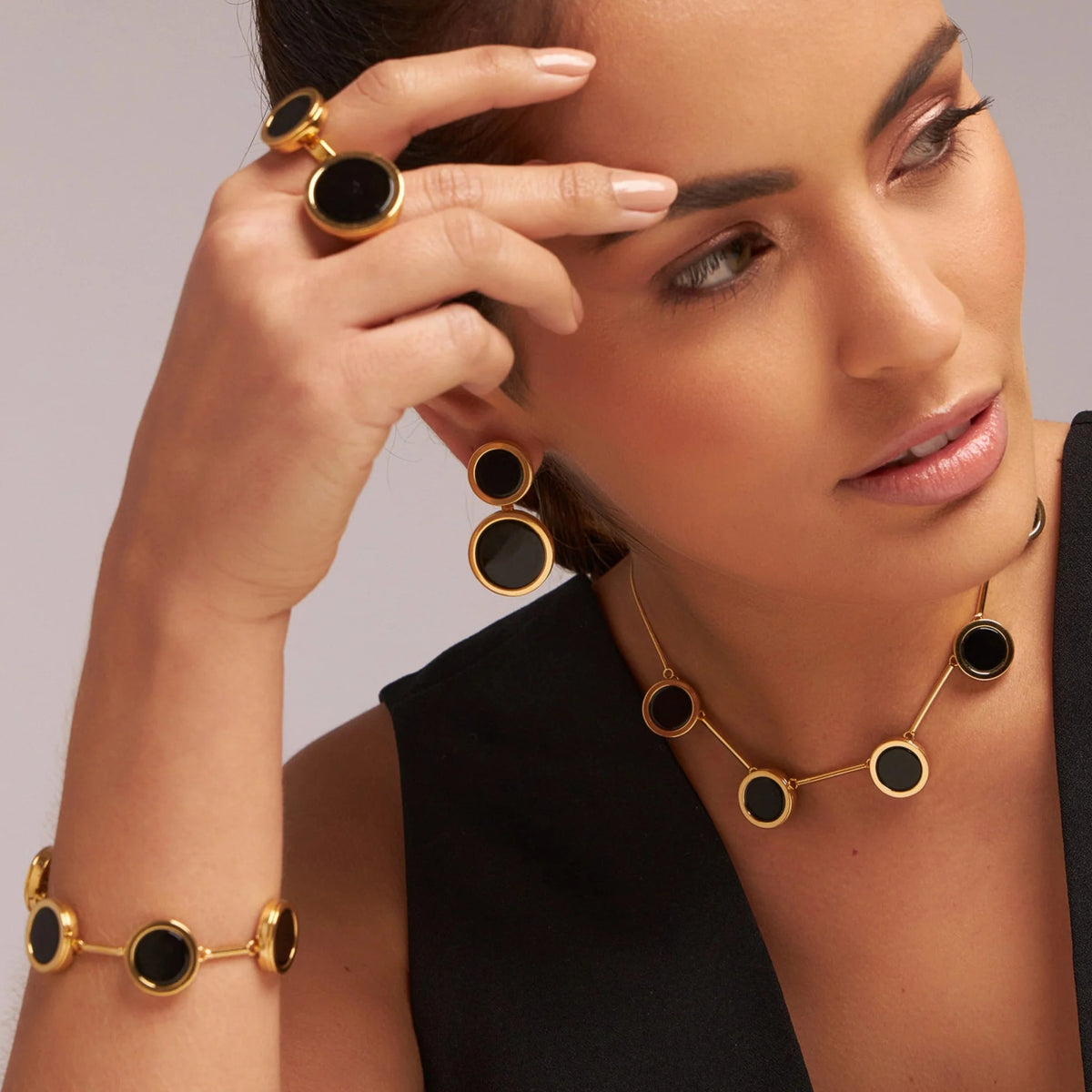 Colar Magnífico Obsidiana Negra chapa Banhado a Ouro 18k