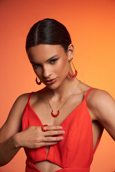 Brinco Entrelaço - Esmaltação Vermelha — ângulo 4