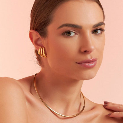 Aro Ondulado ouro — detalhe das ondulações em metal dourado | Aimer Joias