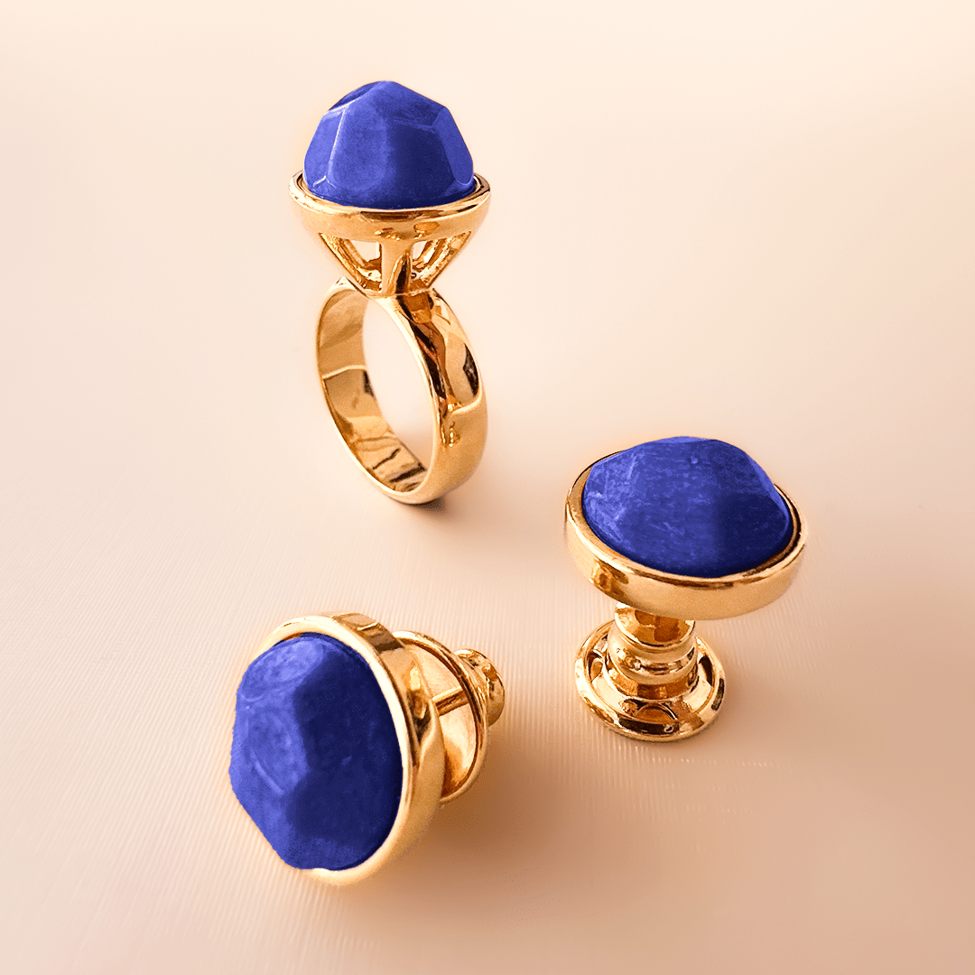 Brinco Classic - Feldspato Azul Anil detalhe — Ouro 18K | Aimer Joias | brinco semijoia pedra natural