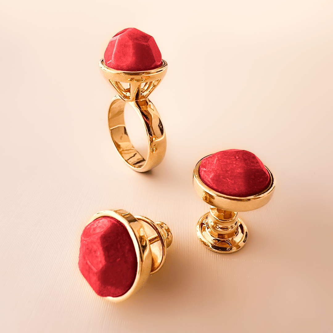 Brinco Classic - Feldspato Vermelho detalhe — Ouro 18K | Aimer Joias | brinco semijoia pedra natural