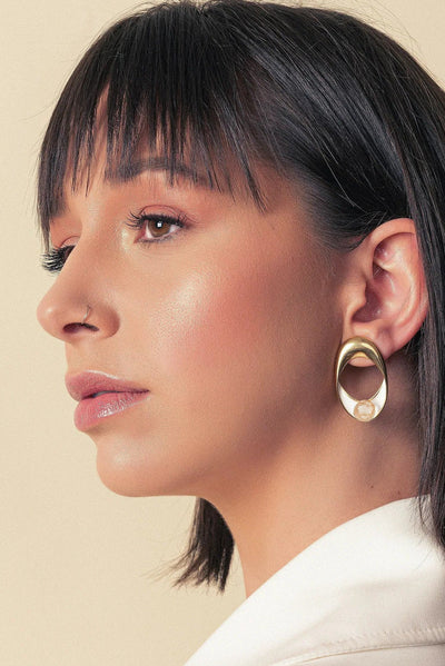 Brinco Sinergia - Esmaltado Branco/Amarelo — ângulo 2