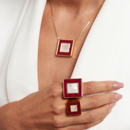 Colar Coragem - Madreperola esmaltação em Marsala Semijoias de luxo e design exclusivo