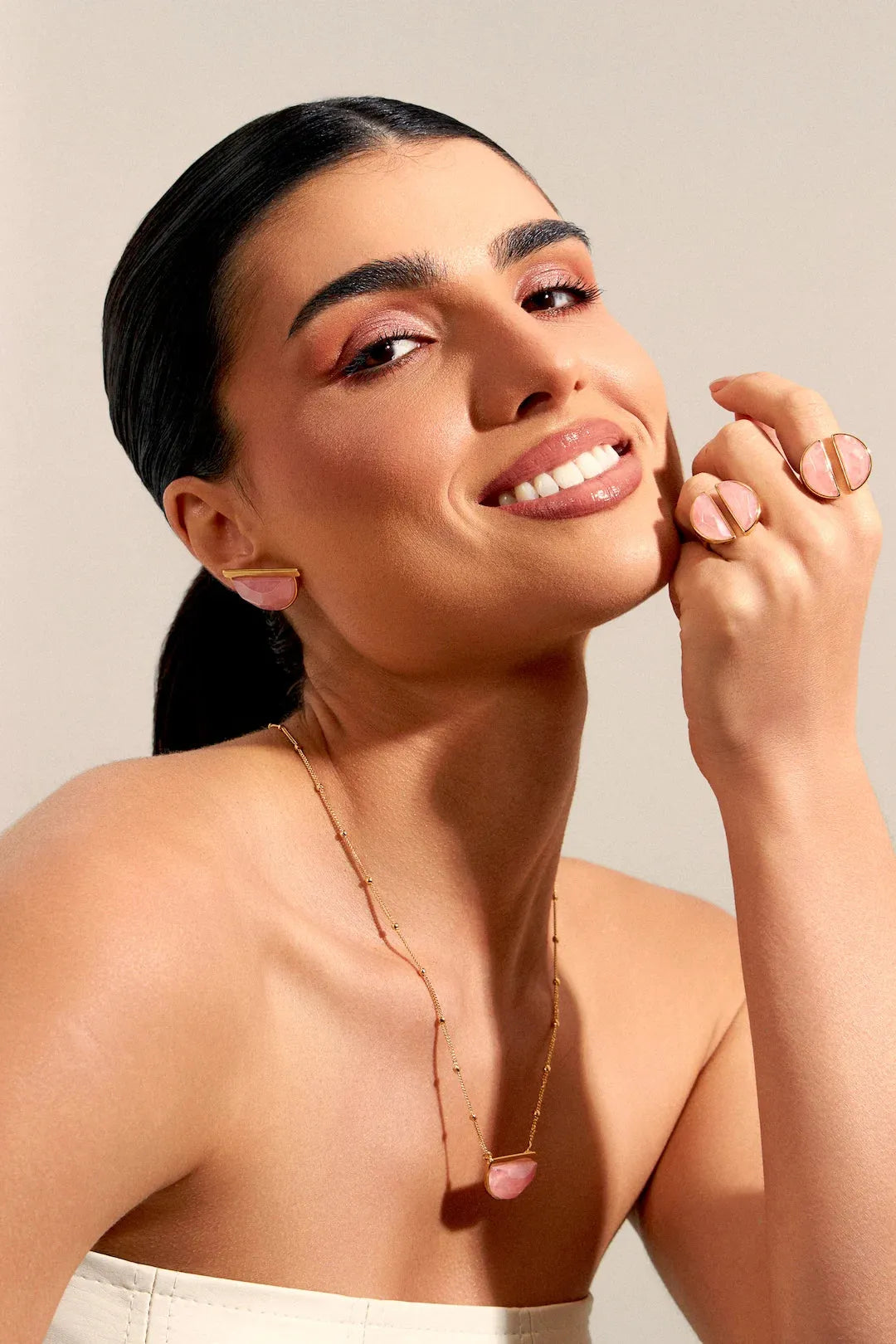 Colar Escudo - Quartzo Rosa — Ouro 18K | Aimer Joias | semijoia feminina pedra natural
