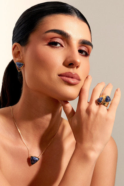 Colar Triângulo - Sodalita Perolizada — Ouro 18K | Aimer Joias | semijoia feminina pedra natural
